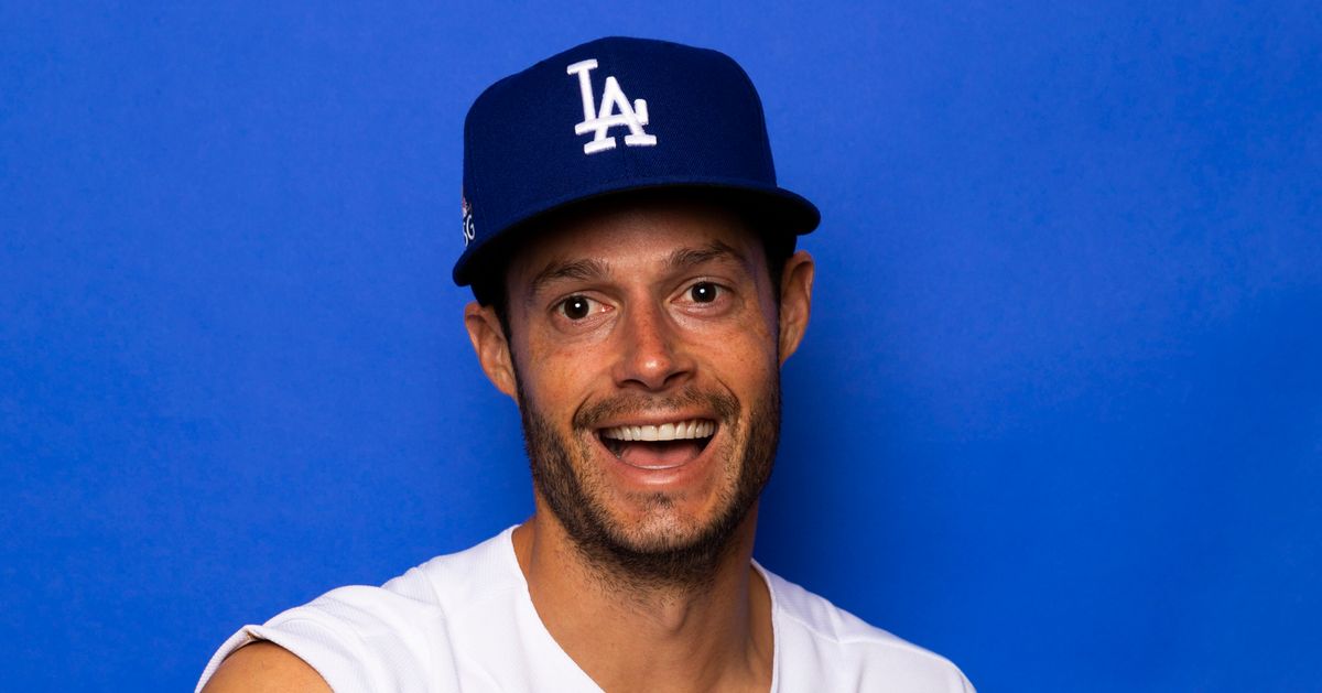 Dodgers Pitcher Joe Kelly Wears Traded Mariachi Jacket to White House