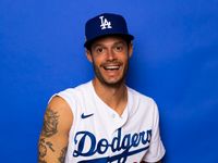 Dodgers' Joe Kelly Wears Mariachi Jacket To White House After Swapping  Outfits With Fan