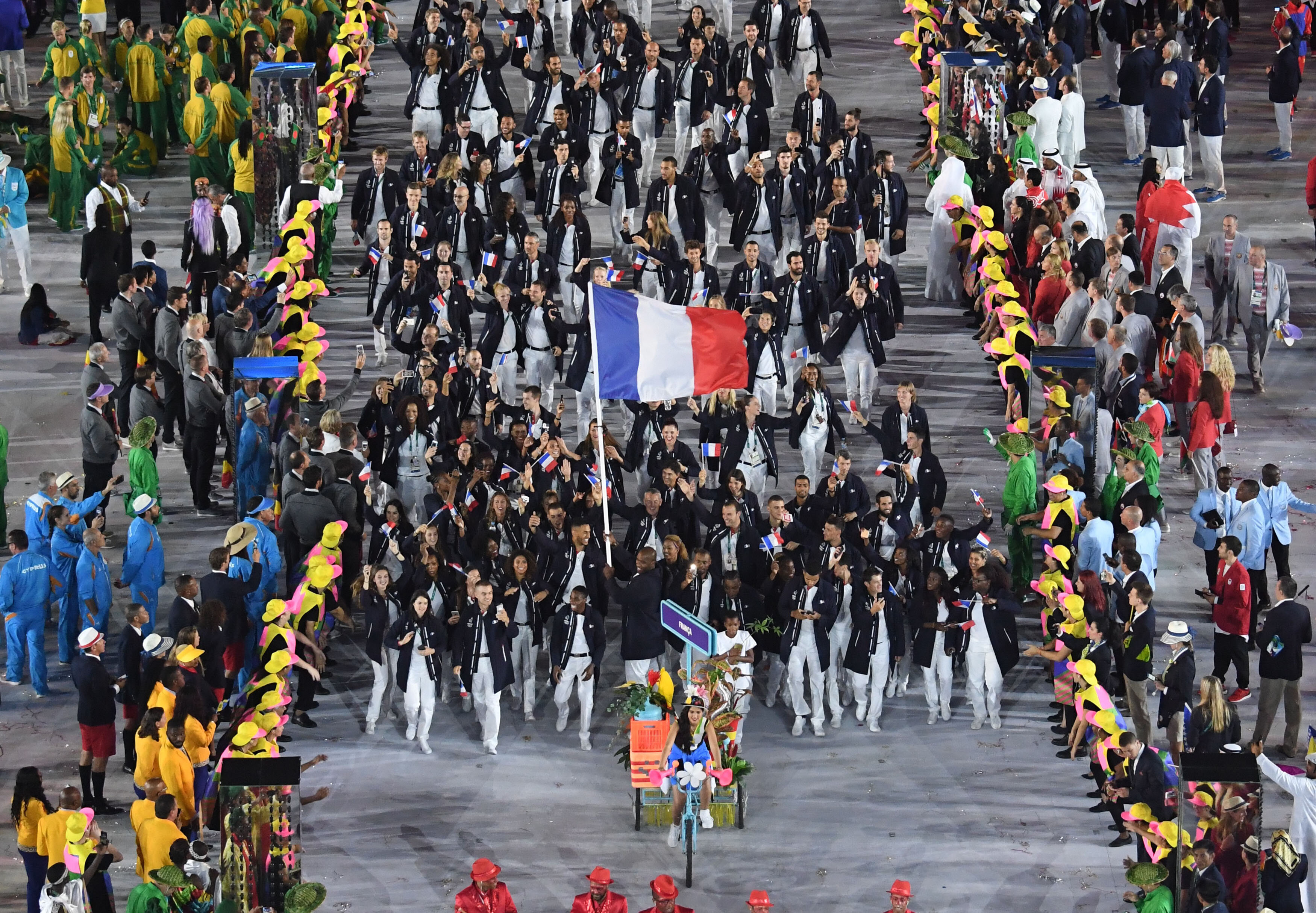 Les porte-drapeaux français aux Jeux olympiques devenus champions olympiques