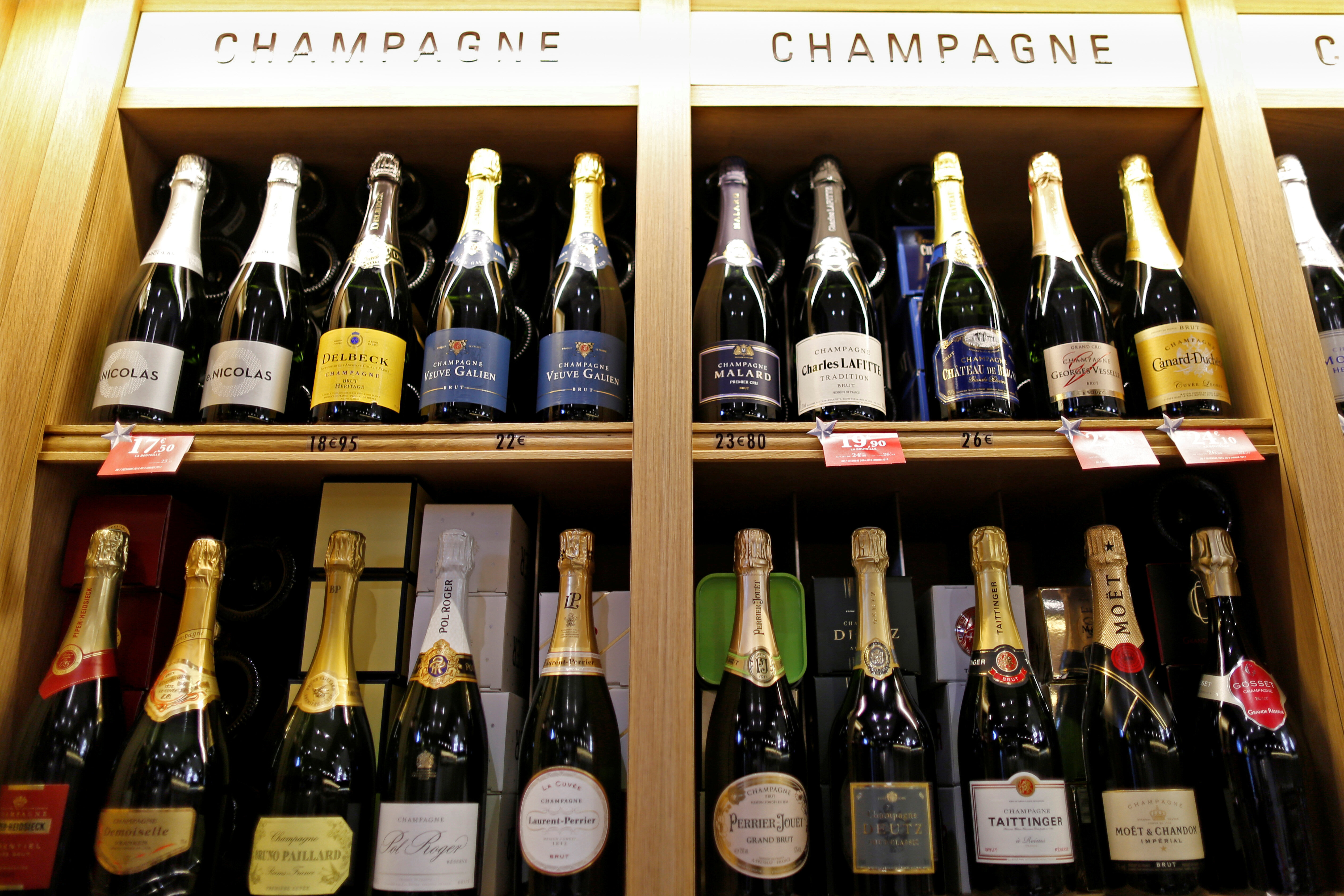 Russie: les producteurs de champagne français "scandalisés" par une loi signée Poutine