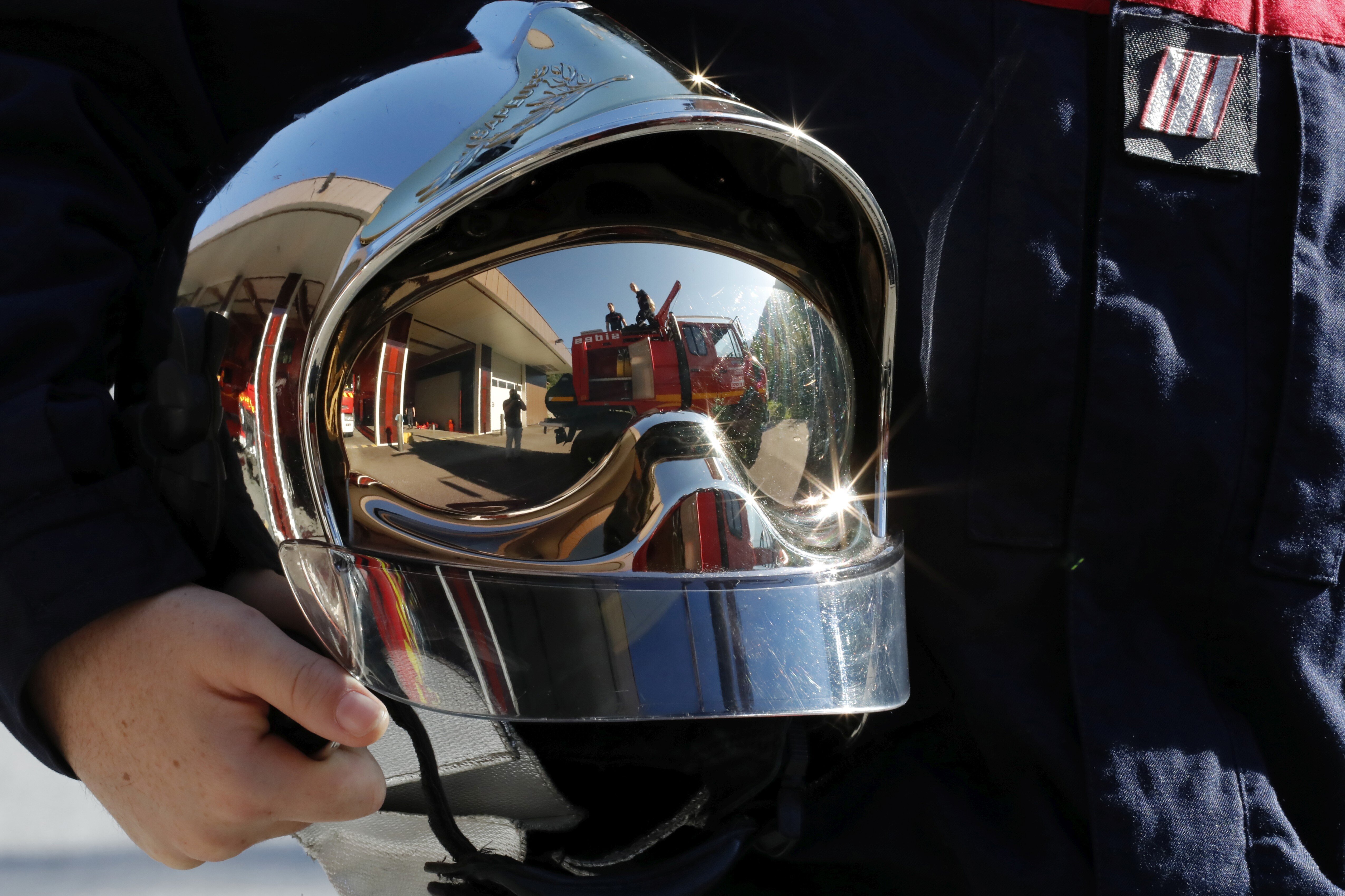 Des pompiers portent plainte contre des anti-vaccin après une "pendaison" symbolique