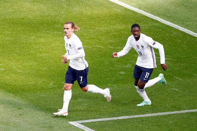 Antoine Griezmann (gauche) et Ousmane Dembélé (droite) face à la Hongrie à l'Euro le 19 juin 2021, à Budapest, en Hongrie.