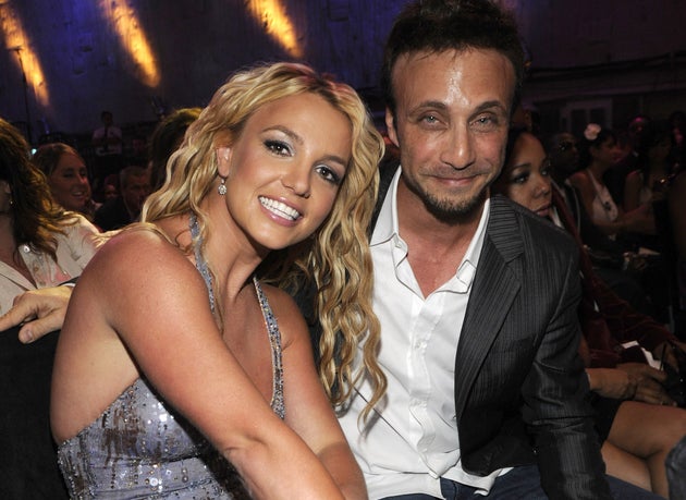 Britney Spears et Larry Rudolph ici aux MTV Video Music Awards en 2008 ont collaboré pendant 25 ans.