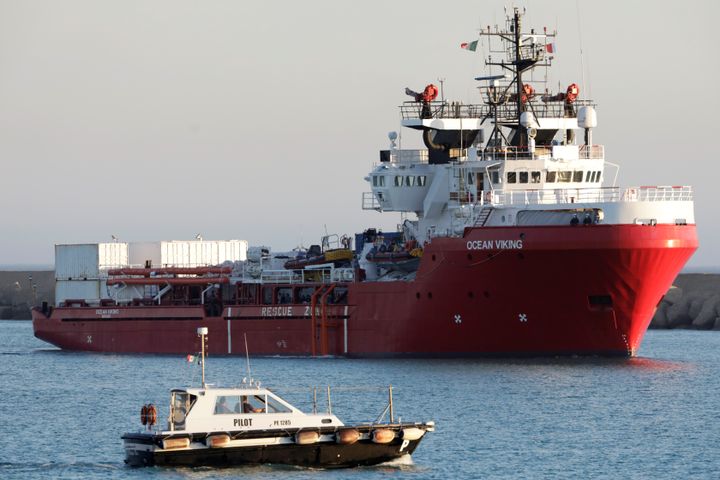 6 Ιουλίου 2020. Το πλοίο διάσωσης Ocean Viking φτάνει στην Σικελία. REUTERS/Antonio Parrinello