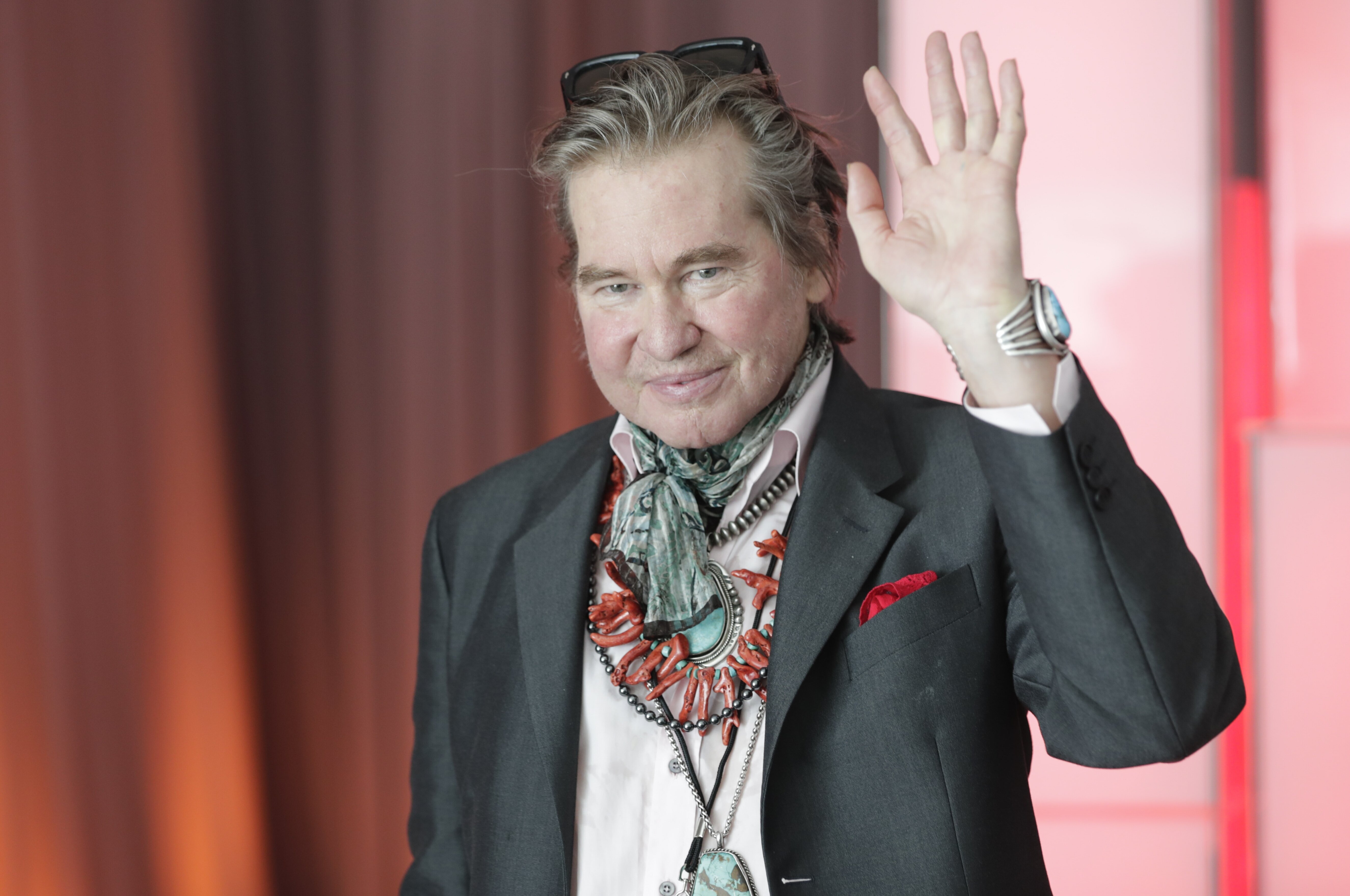 Val Kilmer Looks Back On His Career Throat Cancer Battle In Powerful   60e4c4f23b00002f4decb627 