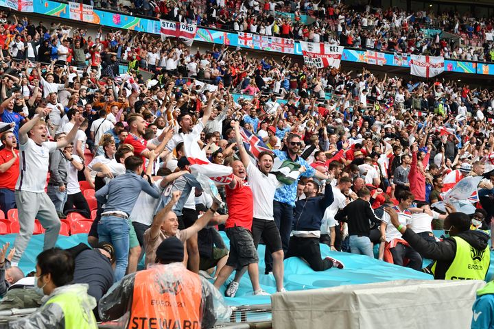 イングランドがドイツに勝利し、喜ぶイングランドのサポーター（2021年6月29日）