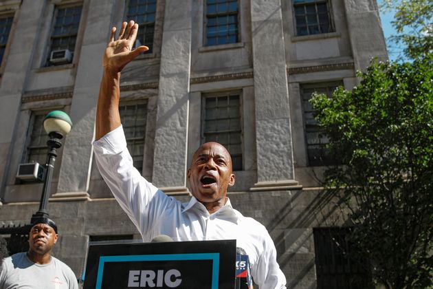 Eric Adams, ex-policier, est bien parti pour remporter la mairie de New York.