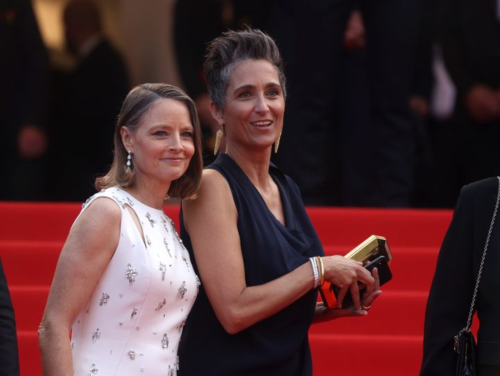 Jodie Foster y Alexandra Hedison en la alfombra roja del Festival de Cannes el 6 de julio de 2021.