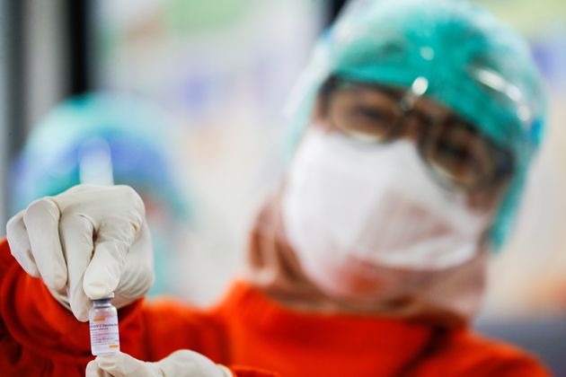 Ινδονησία: Τι συμβαίνει και πεθαίνουν ο ένας μετά τον άλλο οι εμβολιασμένοι