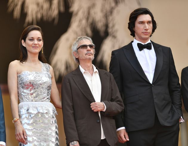 Marion Cotillard, Leos Carax et Adam Driver sur le tapis rouge du Festival de Cannes, le 6 juillet