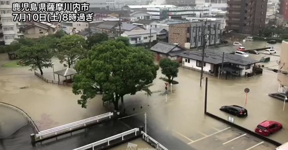 薩摩川内市で都市河川が氾濫。周辺の住宅や駐車場などの広範囲が冠水（動画）