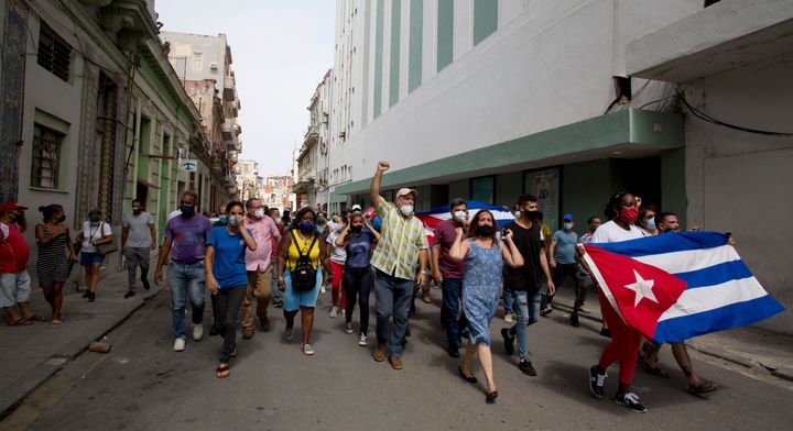 11 Ιουλίου 2021. Εικόνες από διαδηλώσεις στο Μαϊάμι των ΗΠΑ, σε ένδειξη συμπαράστασης στους αντικυβερνητικούς διαδηλωτές της Κούβας.