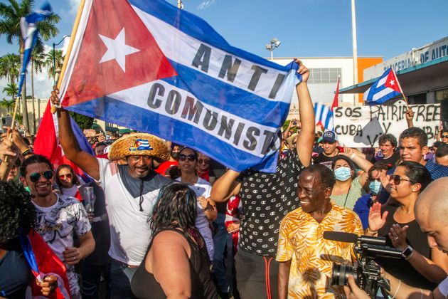 Κούβα: Πρωτοφανείς αντικυβερνητικές διαδηλώσεις με χιλιάδες πολίτες στους