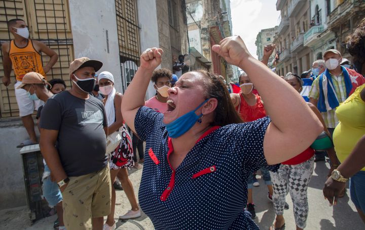11 Ιουλίου 2021. Εικόνες από διαδηλώσεις στο Μαϊάμι των ΗΠΑ, σε ένδειξη συμπαράστασης στους αντικυβερνητικούς διαδηλωτές της Κούβας.