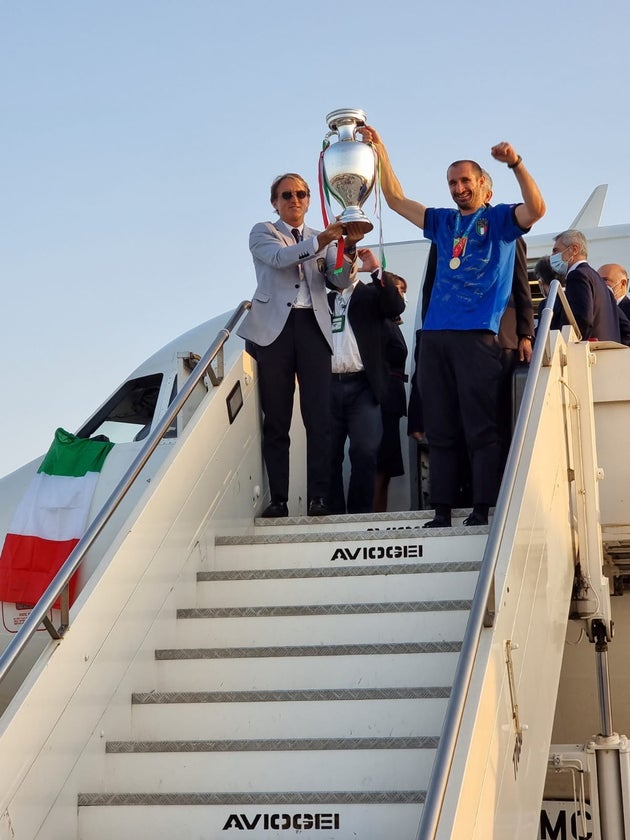 Gli Azzurri a casa con la coppa - Vimarsana News