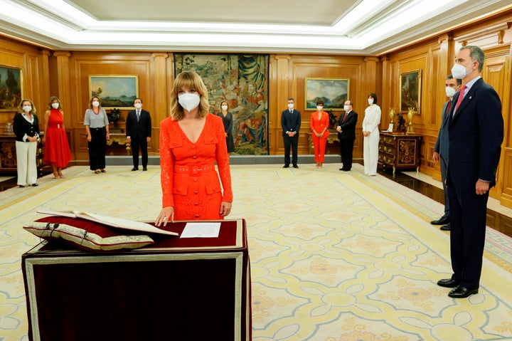 La nueva ministra de Educación y Formación Profesional , Pilar Alegría, promete su cargo ante el rey en un acto celebrado este lunes en el Palacio de La Zarzuela, en Madrid.