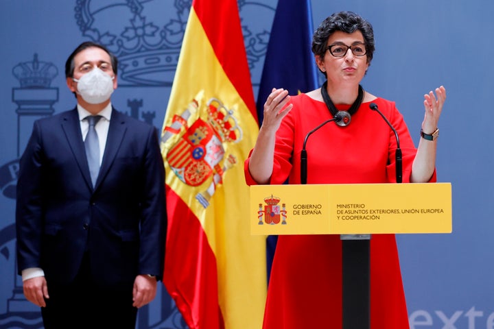 La ex ministra de Asuntos Exteriores, Unión Europea y Cooperación, Arancha González Laya, durante el traspaso de su cartera ministerial a su sucesor, José Manuel Albares, este lunes en el Palacio de Santa Cruz. EFE/ Ballesteros