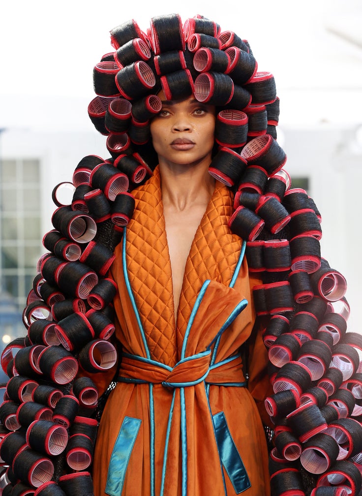 A look at the hair curler outfit.