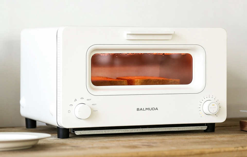 A compact Balmuda toaster