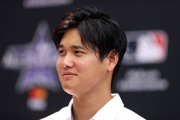 Mlbオールスター 大谷翔平選手 レッドカーペットを歩く姿がまるで アカデミー賞 だった 動画 写真集 ハフポスト News Mlbオールスター 大谷翔平選手 レッドカーペットを歩く姿がまるで アカデミー賞 だった 動画 写真集 ハフポスト News