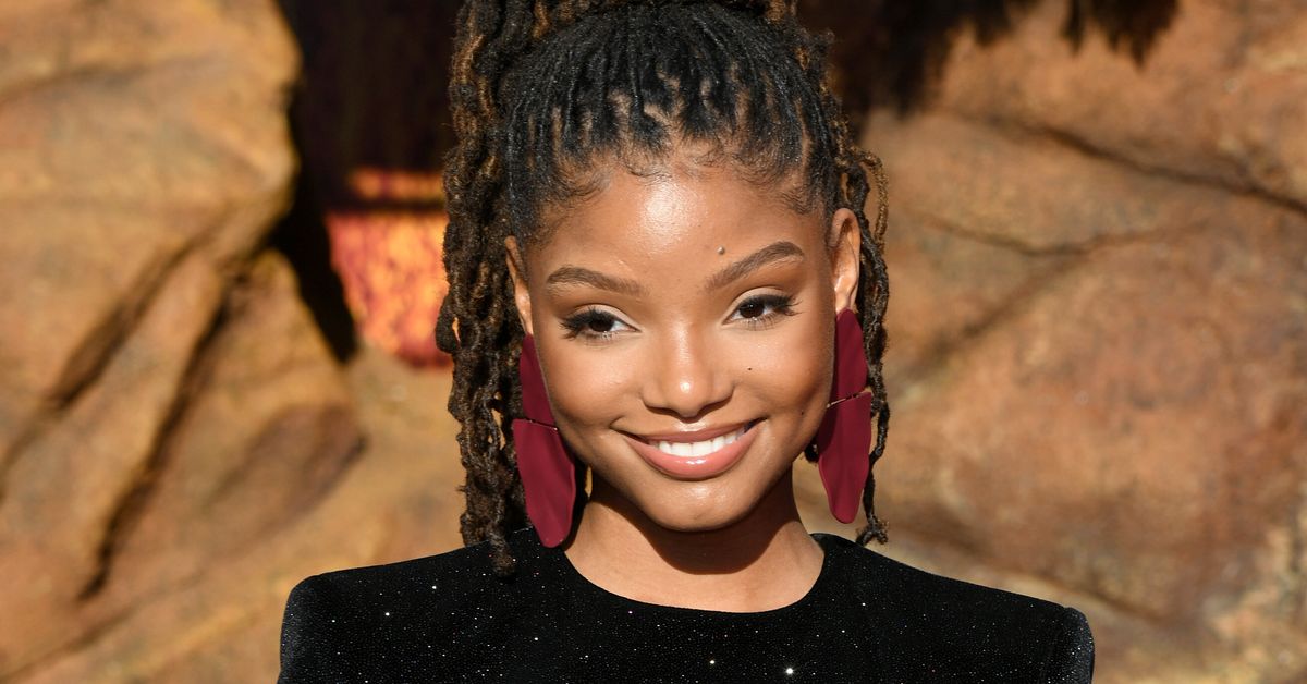 The Little Mermaids Halle Bailey Shares First Look At Herself In