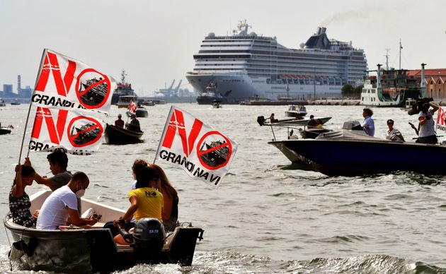 Dans le centre de Venise, les paquebots de croisière vont finalement être bannis (manifestation du 5 juin 2021 à Venise)