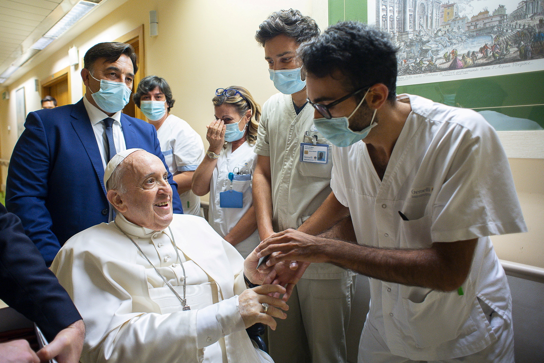 Le pape François quitte l'hôpital après son opération