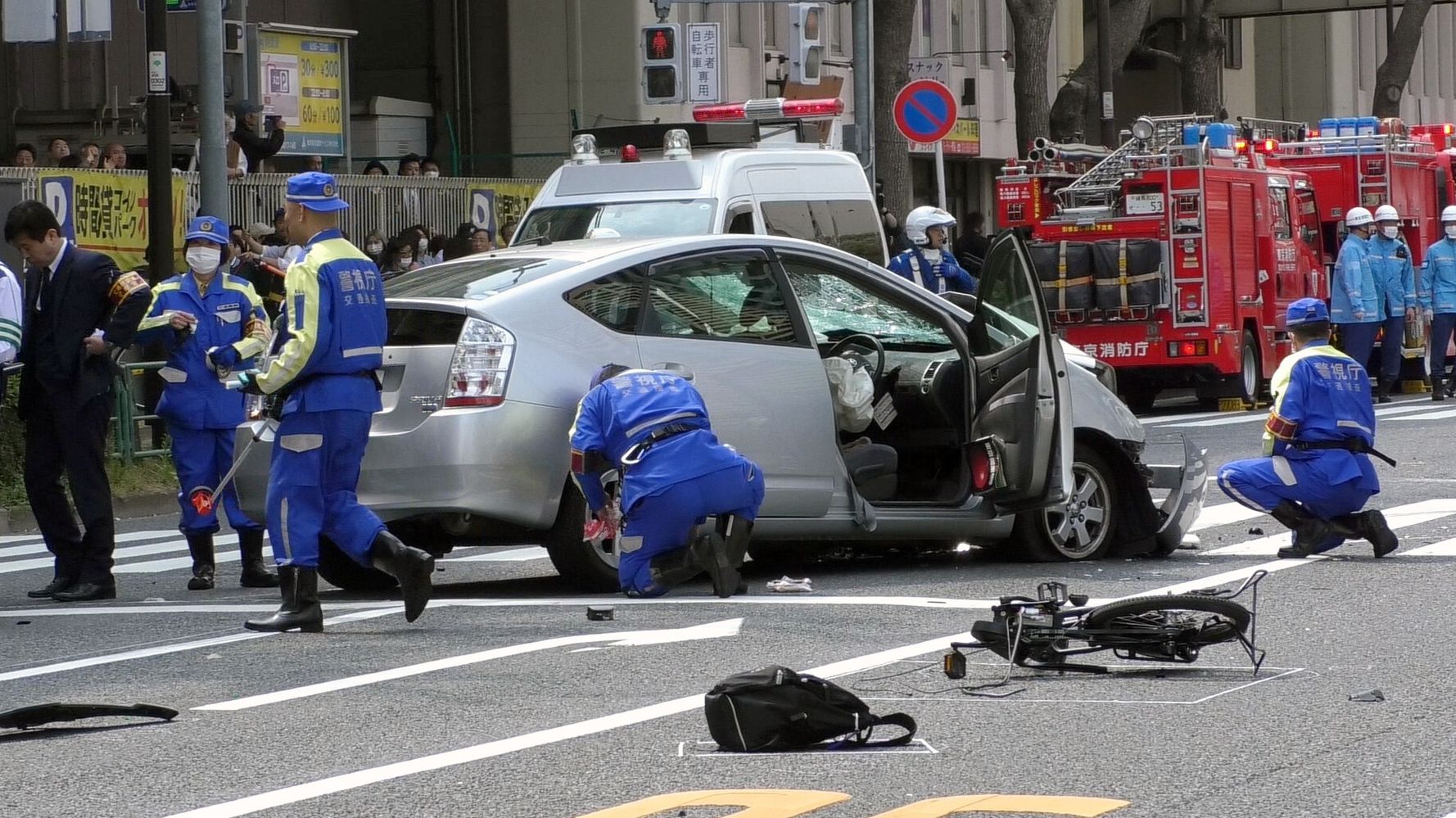 池袋で高齢男性の乗用車に自転車の母子がはねられ死亡