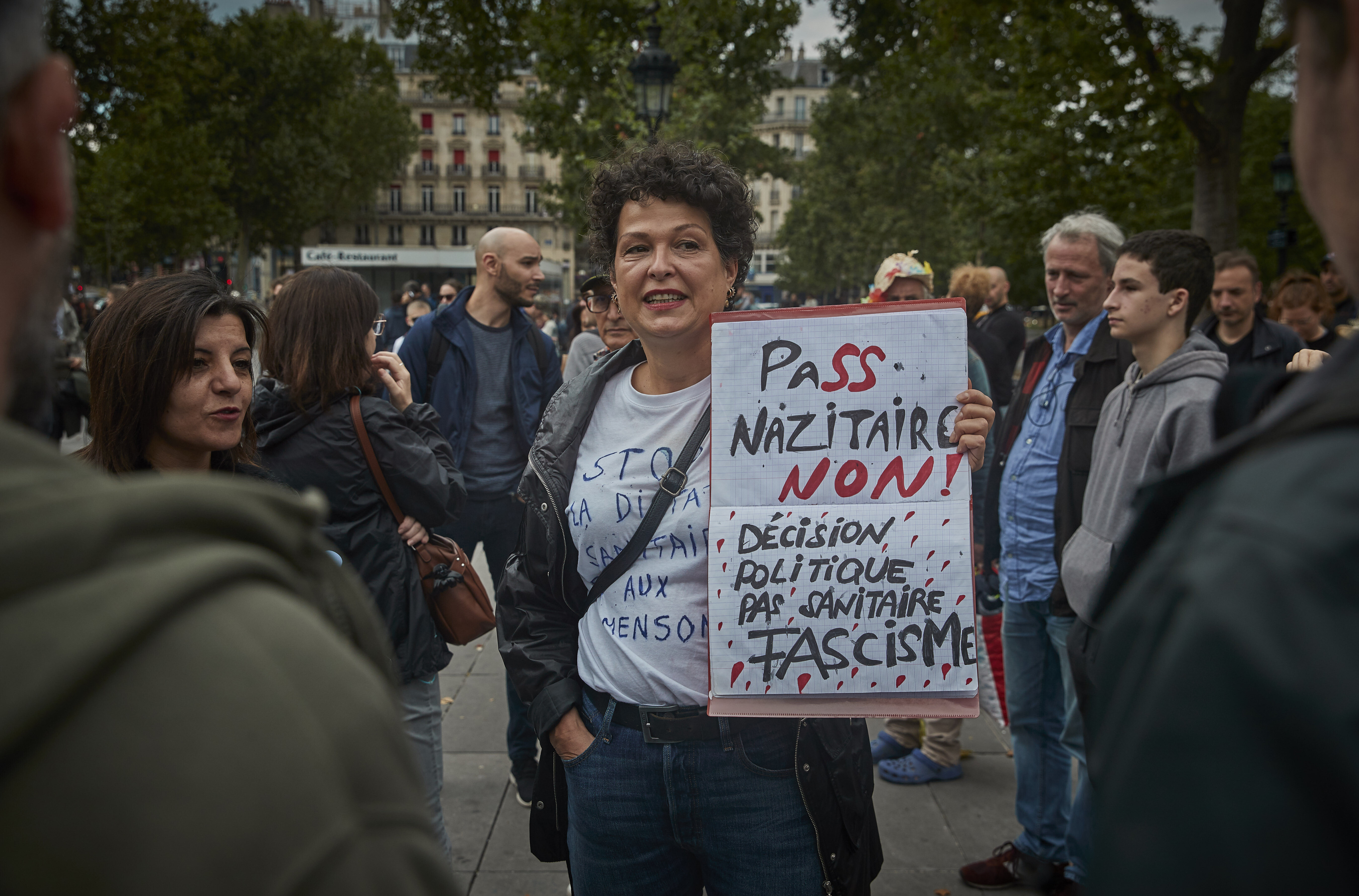 Manifestations contre le pass sanitaire dans plusieurs villes, des tensions à Paris