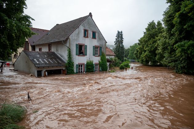 Le village d'Erdorf dans le Land de Rhénanie du Nord-Westphalie, dans l'ouest de l'Allemagne, inondé le 15 juillet 2021.