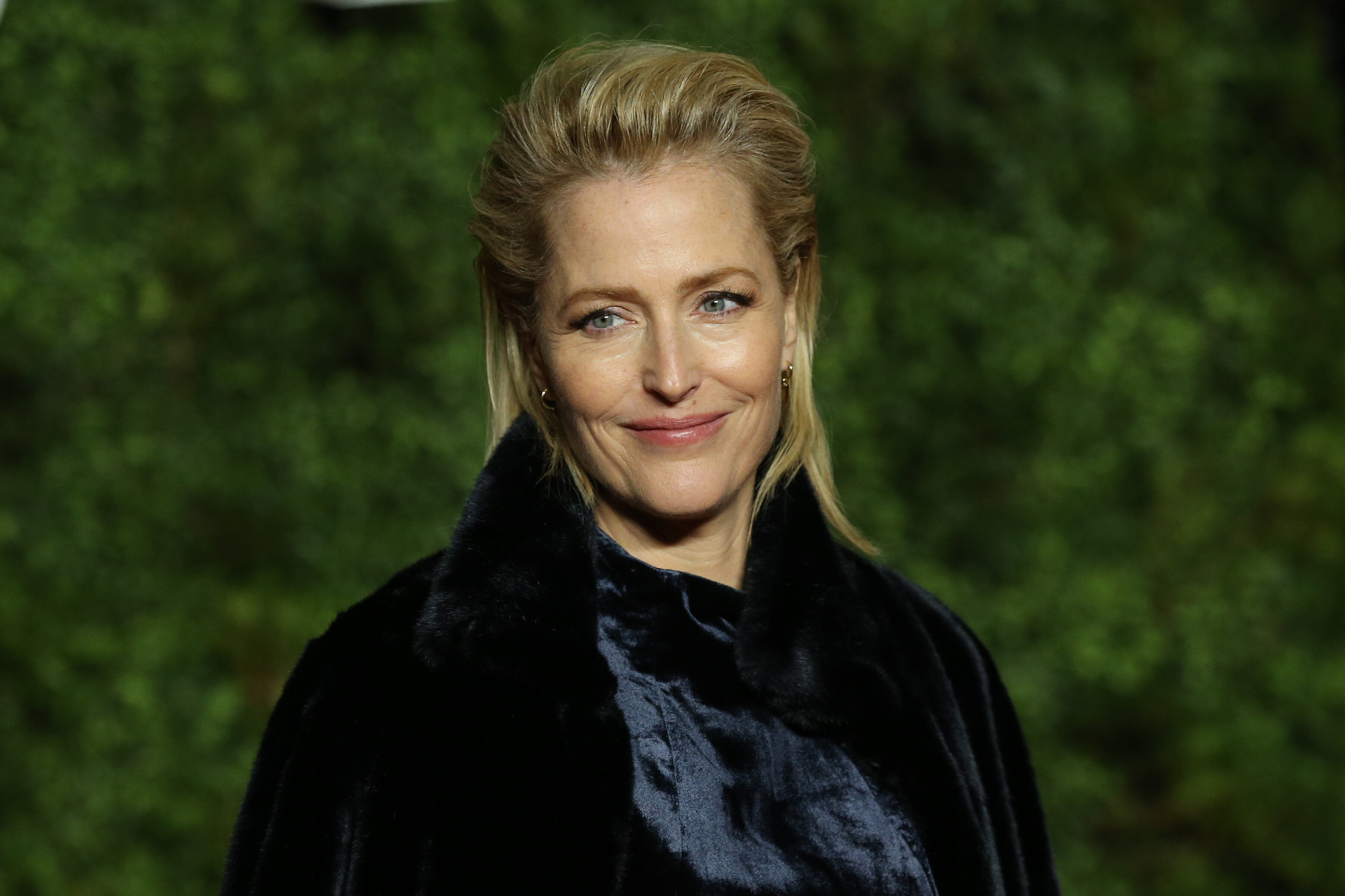 Gillian Anderson ne porte plus de soutien-gorge