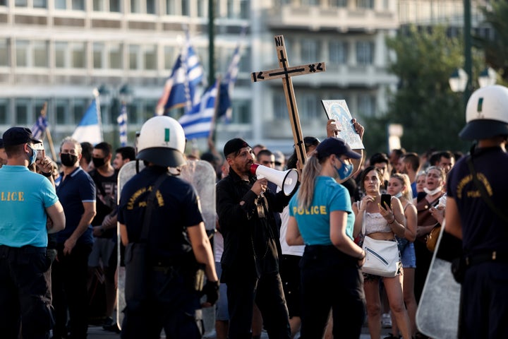 Συγκέντρωση και πορεία ενάντια στην υποχρεωτικότητα του εμβολιασμού στην Αθήνα, Τετάρτη 14 Ιουλίου 2021. Τετάρτη 14 Ιουλίου 2021