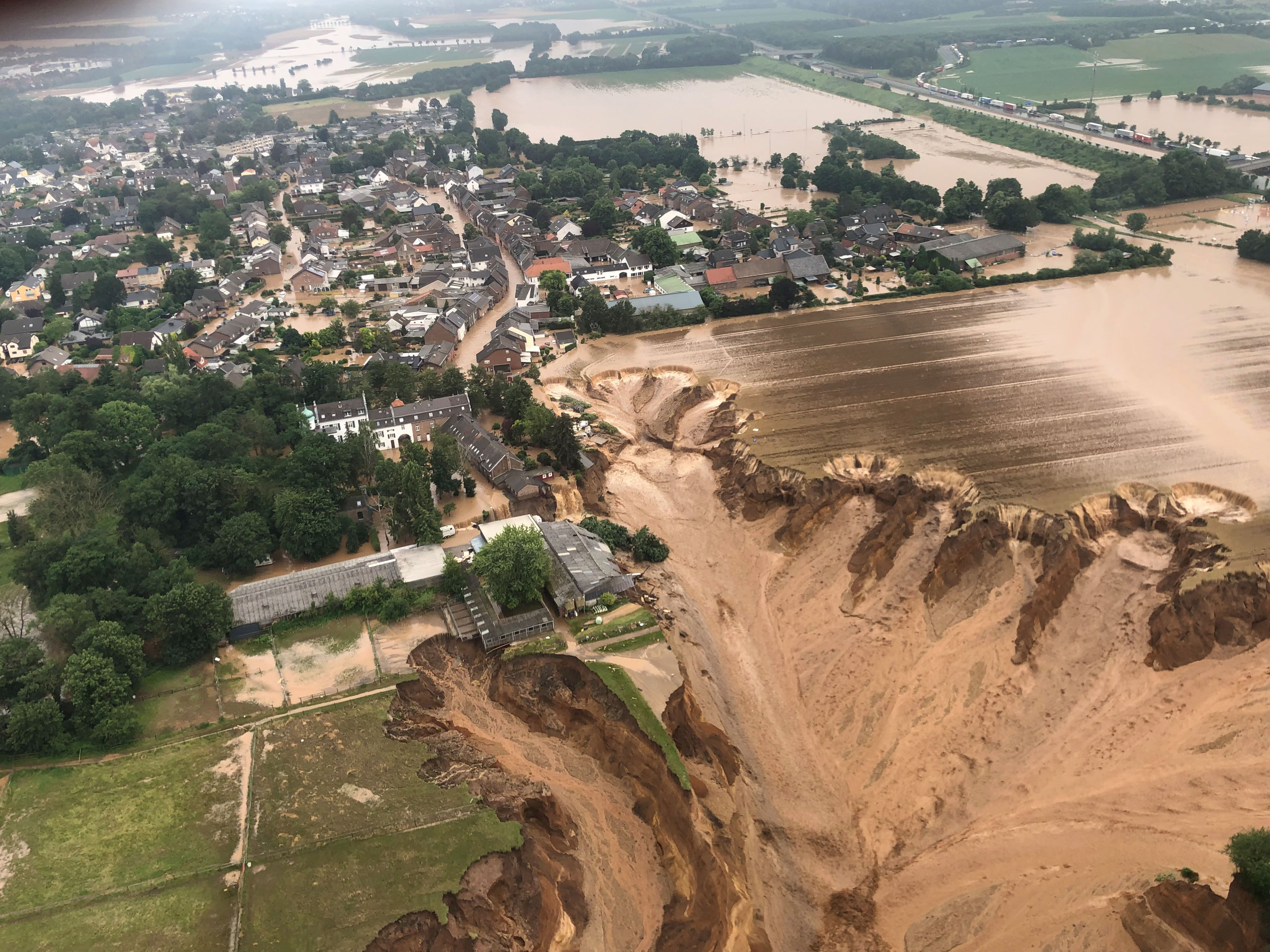 Inondations en Allemagne: des victimes et disparus après un glissement de terrain