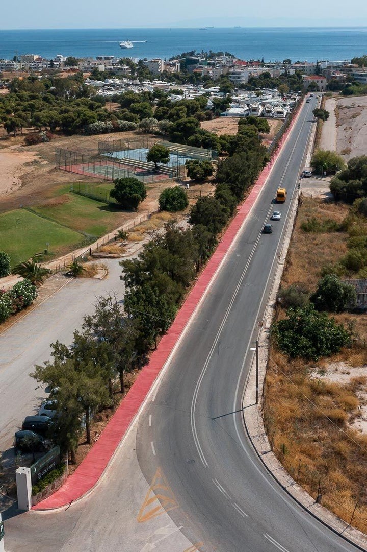 Ο πεζόδρομος του Γκολφ Γλυφάδας (οδός Κωνσταντίνου Καραμανλή)