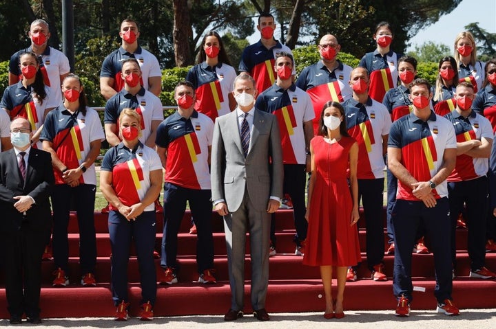 Felipe y Letizia despiden al equipo olímpico español antes de poner rumbo a Tokio.