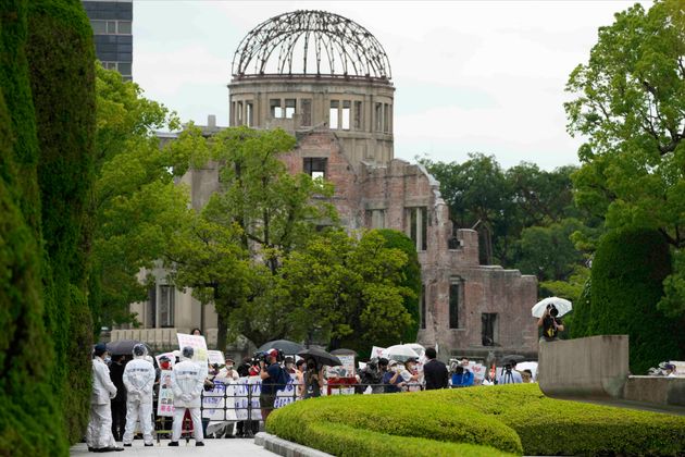 バッハ会長の広島訪問に反対する人々=2021年7月16日