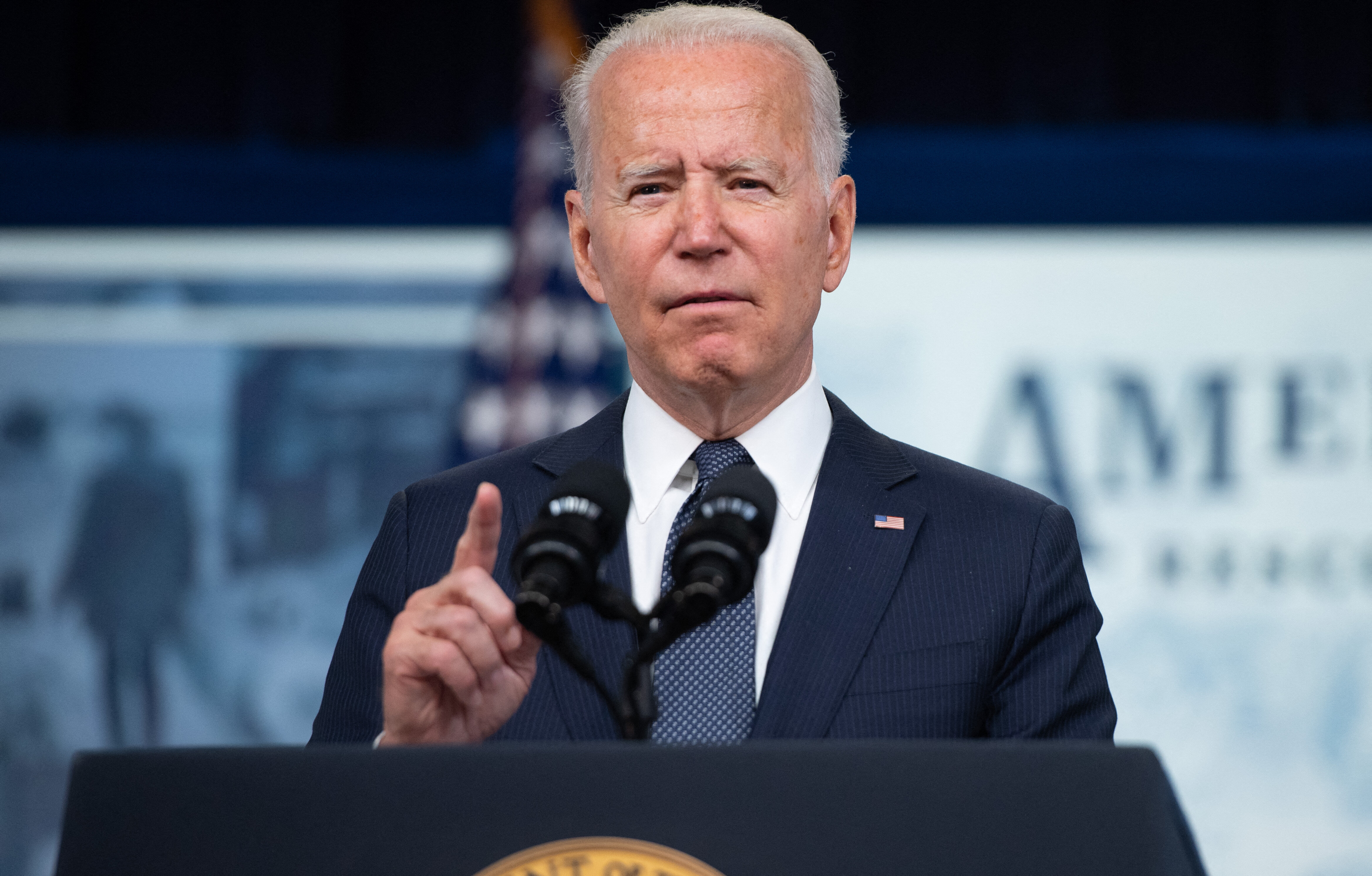 Biden accuse Facebook "de tuer des gens", le réseau social répond