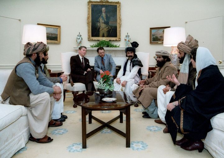 1983 Ο Ρήγκαν στον Λευκό Οίκο μαζί με εκπροσώπους των Μουτζαχεντίν