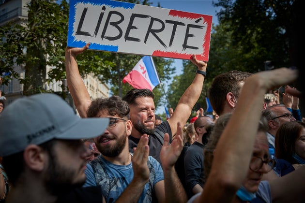 Διαδήλωση το Σάββατο στη Γαλλία κατά των μέτρων που ανακοίνωσε ο Μακρόν και περιορίζουν τους ανεμβολίαστους πολίτες. 