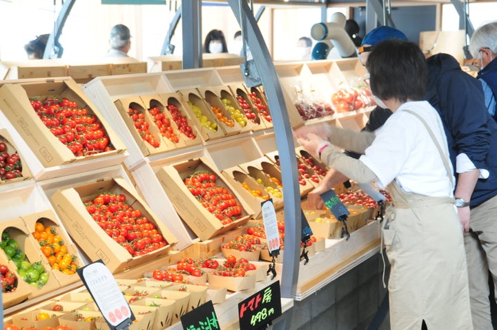 三重県産の食材が並ぶ「マルシェ ヴィソン」。