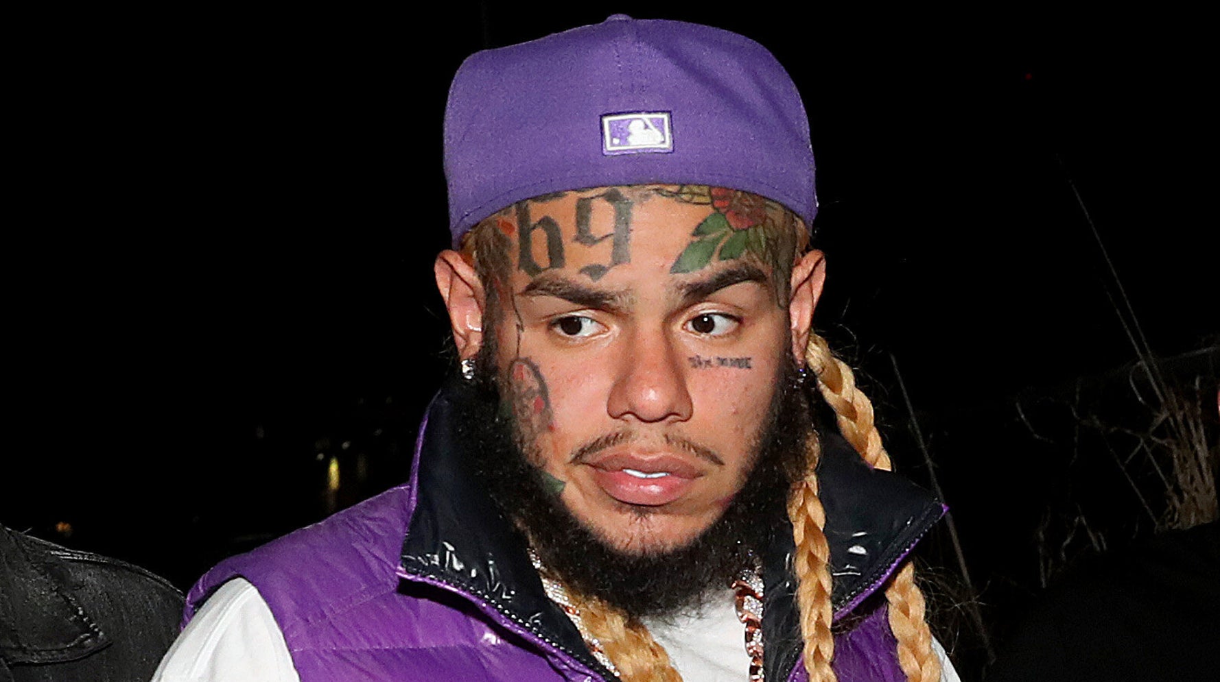 6ix9ine’s Bodyguards Broke Man’s Phone After Wild Chase: DA