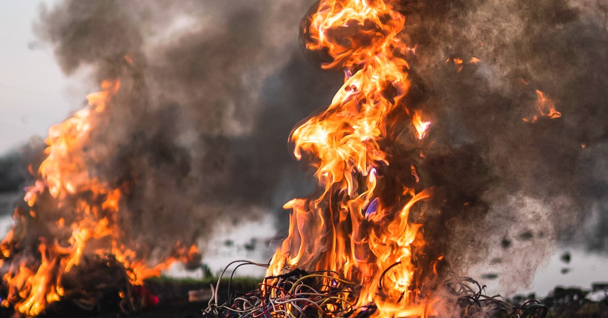 Wildfire Smoke May Add To COVID-19 Risk: Study | HuffPost Health