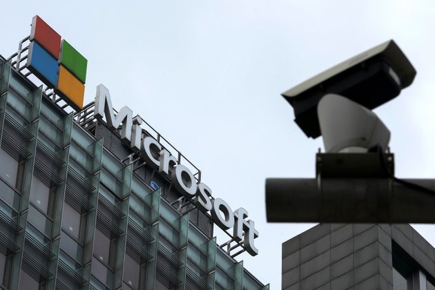Κάμερα ασφαλείας στο κτήριο της Microsoft στο Πεκίνο, Τρίτη 20 Ιουλίου 2021. Η κυβέρνηση Μπάιντεν και οι Δυτικοί σύμμαχοι της κατηγορούν την Κίνα για μαζικές κυβερνοεπιθέσεις. (AP Photo/Andy Wong)