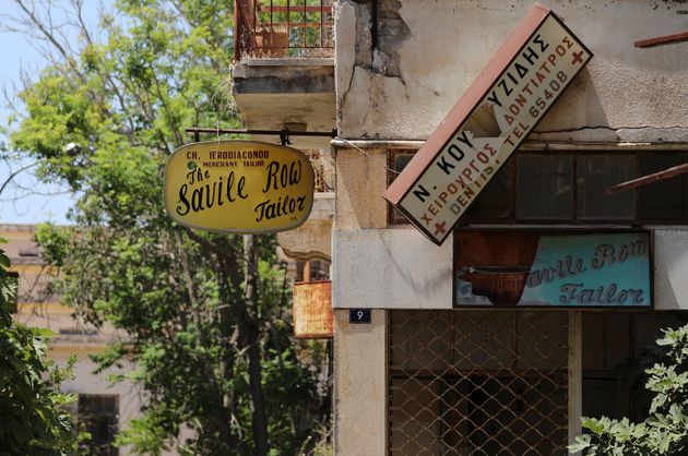 26 Ιουνίου 2021. Πινακίδες που έχουν καταρρεύσει στα Βαρώσια, 47 χρόνια μετά την εισβολή του Αττίλα και την τουρκική κατοχή. (Photo by Danil Shamkin/NurPhoto via Getty Images)