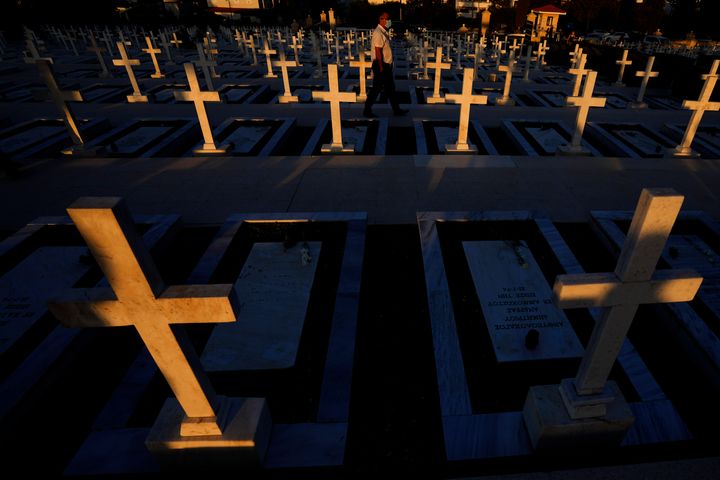Τύμβος Μακεδονίτισσας: Τάφοι νεκρών στρατιωτών