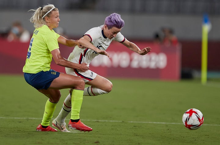 CHOFU, JAPAN - JULY 21: (BILD ZEITUNG OUT) Megan Rapinoe of USA and Hanna Glas of Sweden battle for the ball in the Women's First Round Group G match between Sweden and United States during the Tokyo 2020 Olympic Games at Tokyo Stadium on July 21, 2021 in Chofu, Tokyo, Japan. (Photo by Berengui/DeFodi Images via Getty Images)