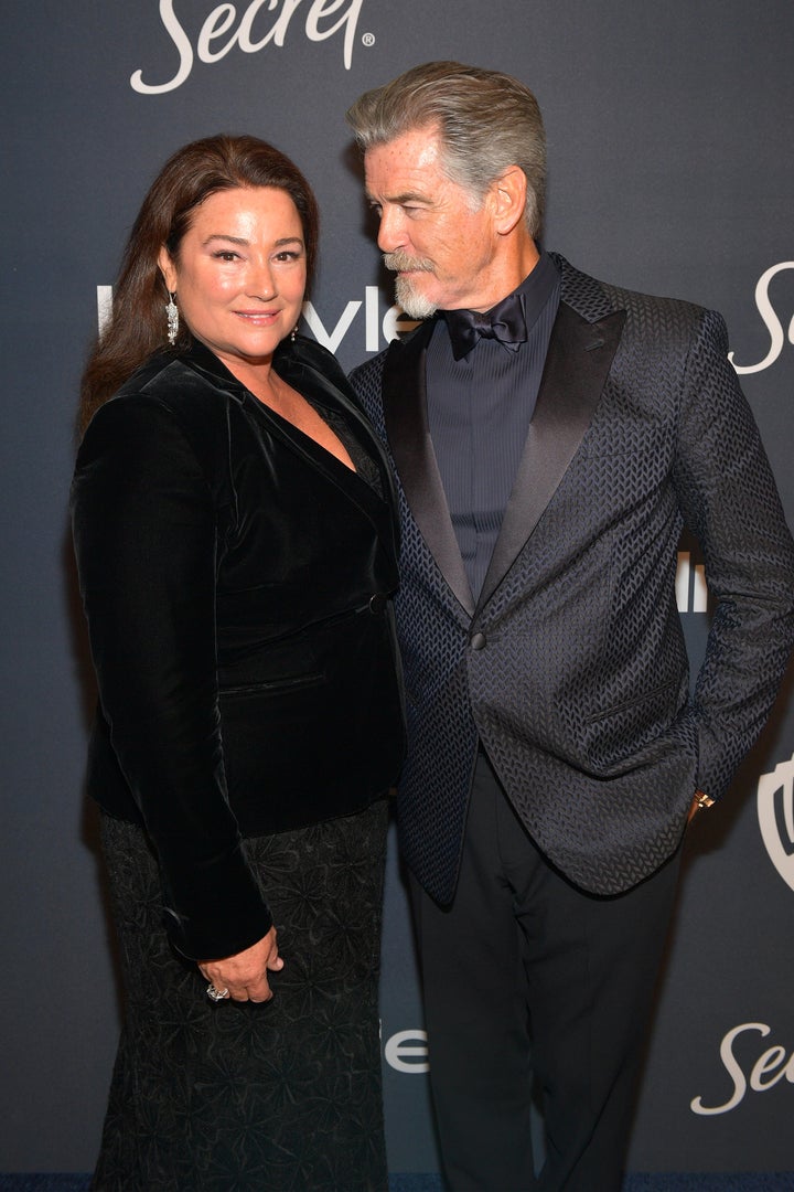 Keely Shaye Smith y Pierce Brosnan