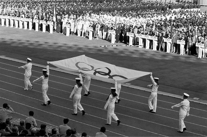 1964年の東京五輪開会式の様子