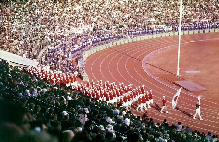 1964年の東京五輪開会式の様子