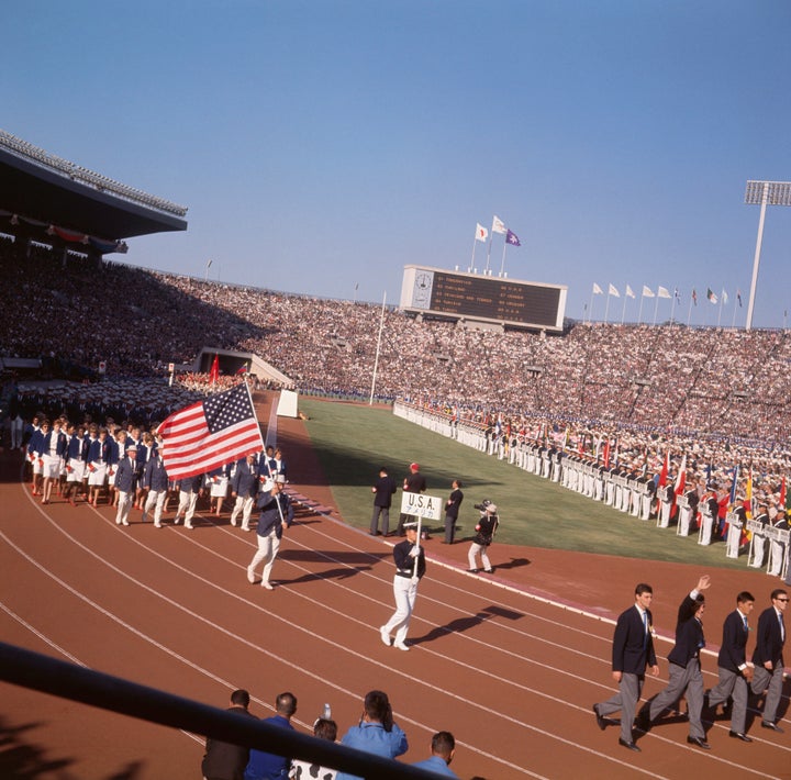 1964年の東京五輪開会式の様子